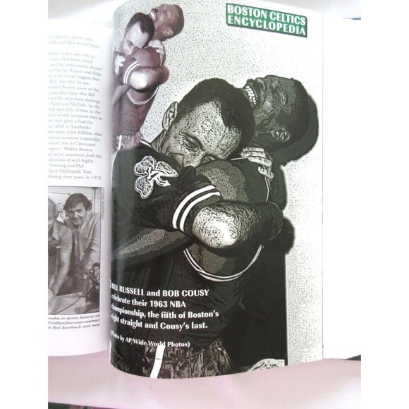 Boston Celtics Encyclopedia Book And COA Signed By Bill Russell Hardcover - Picture 9 of 11
